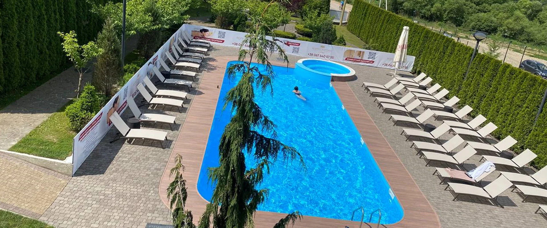 Відкритий басейн Respect Hotel